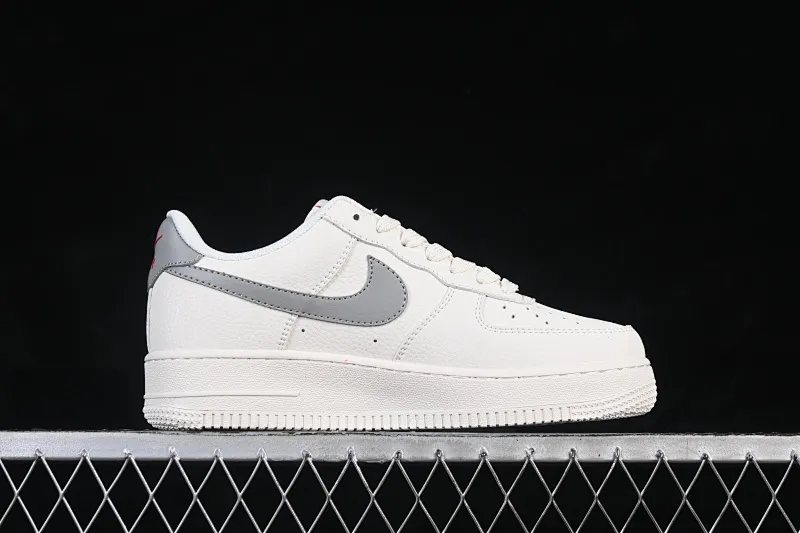 All categories Nk Air Force 1 Air Force series Nk Air Force 1 Low Air Force low top Nike Air Force 1'07 Low North Face co-branded beige gray red label Air Force 1 low top casual sneakers MM3399-802
